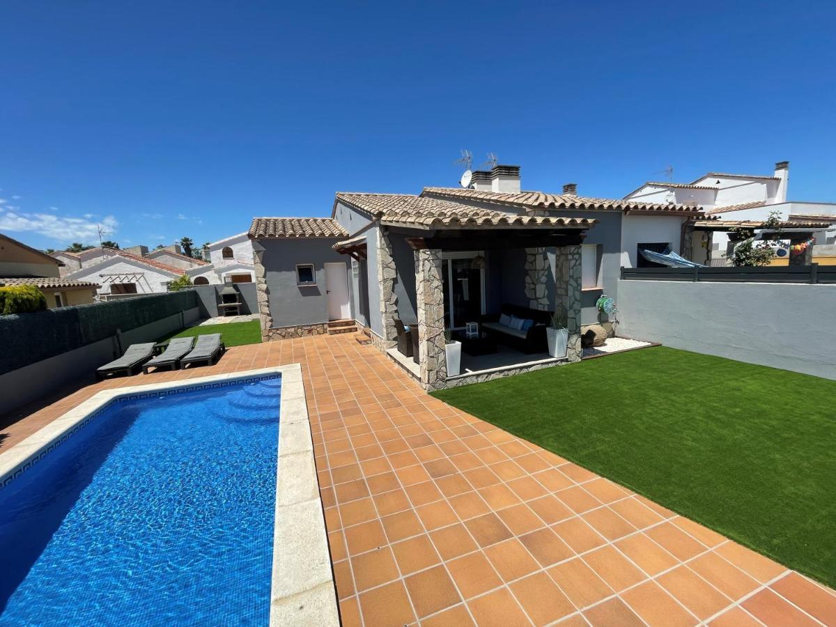 Casa En L Escala Con Piscina Y Wifi Free Βίλα L' Escala Εξωτερικό φωτογραφία